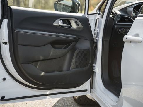 New 2026 Chrysler Pacifica Select FWD image 43