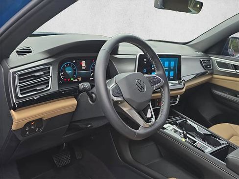 Used 2024 Volkswagen Atlas Cross Sport SE w/ Panoramic Sunroof Package image 10