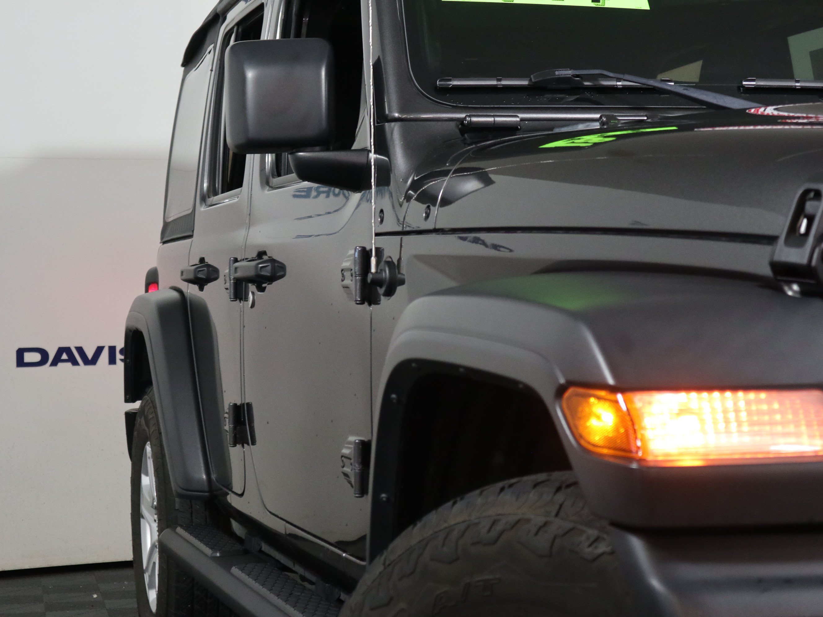 Used 2018 Jeep Wrangler Unlimited Sport S AWD/4WD image 3