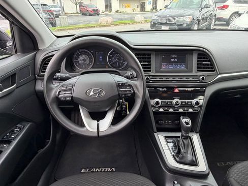 Used 2020 Hyundai Elantra SE w/ Cargo Package (C1) image 19