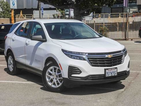 Used 2023 Chevrolet Equinox LS FWD image 2