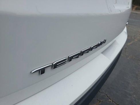 Used 2022 GMC Terrain AT4 image 5