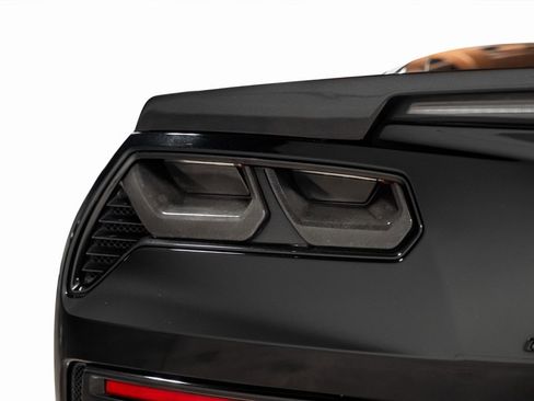 Used 2019 Chevrolet Corvette Stingray Coupe w/ Carbon Flash Badge Package image 21