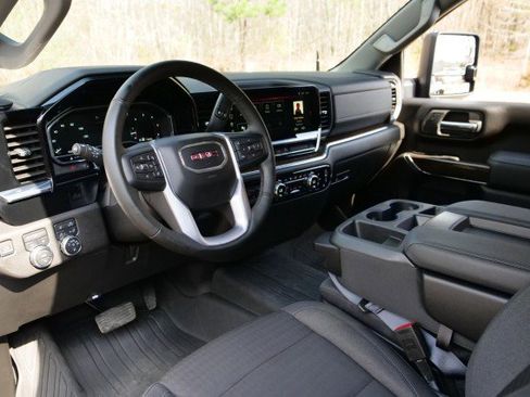 Used 2024 GMC Sierra 3500 SLE w/ SLE Convenience Package image 19