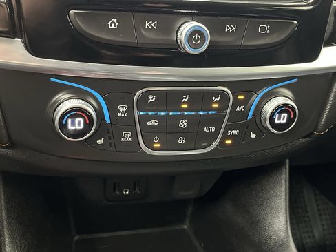 Used 2019 Chevrolet Traverse LT FWD image 22