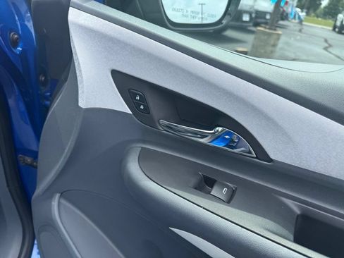 Used 2017 Chevrolet Bolt Premier w/ Driver Confidence II Package FWD image 15