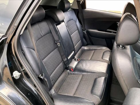 Used 2018 Kia Niro EX image 17