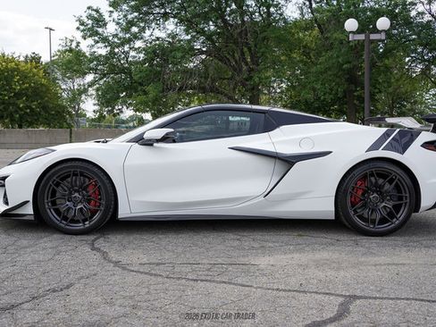 Used 2024 Chevrolet Corvette Z06 w/ Z07 Performance Package RWD image 18
