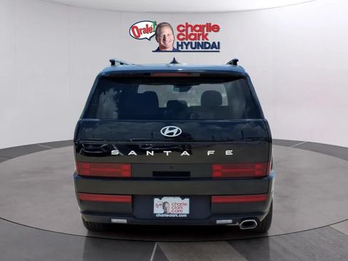 Used 2025 Hyundai Santa Fe SEL FWD image 4