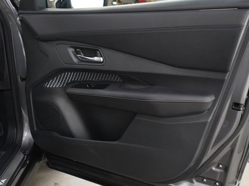 Used 2024 Nissan Ariya AWD image 9