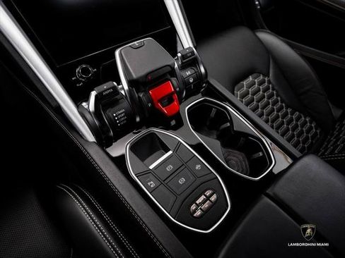Used 2019 Lamborghini Urus AWD/4WD image 27