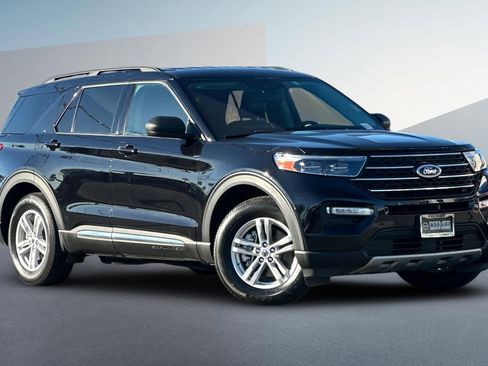 Used 2024 Ford Explorer XLT w/ Equipment Group 202A image 2