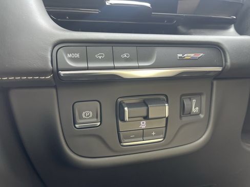 Certified 2023 Cadillac Escalade V w/ LPO, ONYX Package AWD/4WD image 18