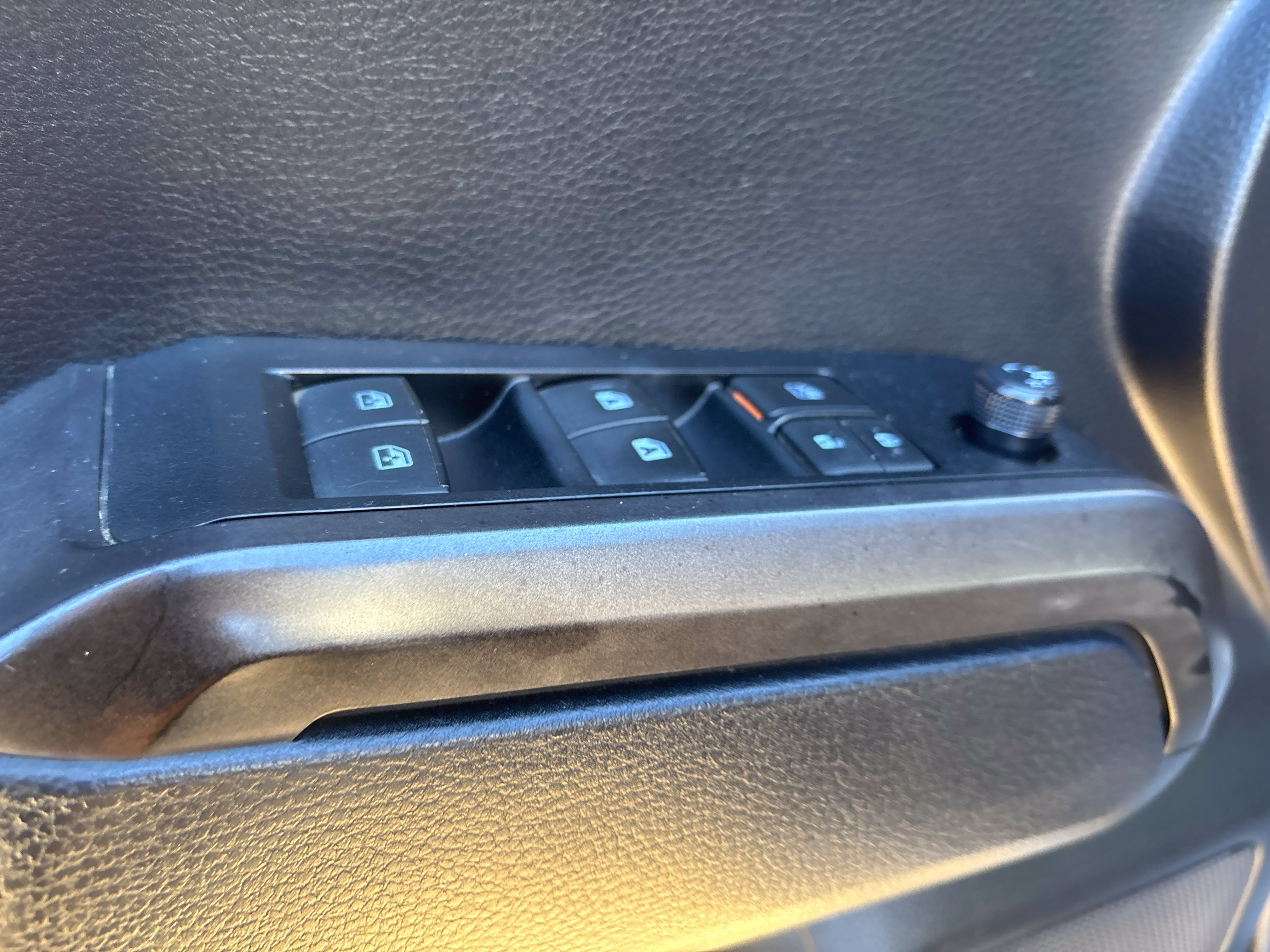 Used 2019 Toyota Tacoma TRD Off-Road w/ Technology Package AWD/4WD image 17