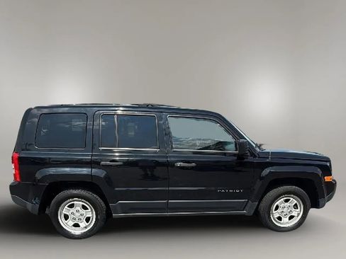 Used 2014 Jeep Patriot Sport image 8