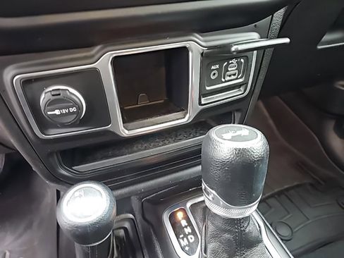 Used 2020 Jeep Wrangler Sport image 27