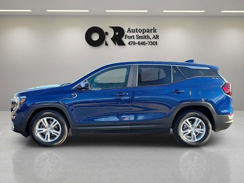 Used 2022 GMC Terrain SLE image 3