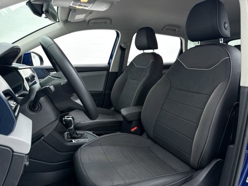 Used 2023 Volkswagen Taos SE image 17