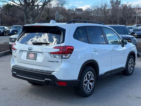 Used 2022 Subaru Forester Premium image 8