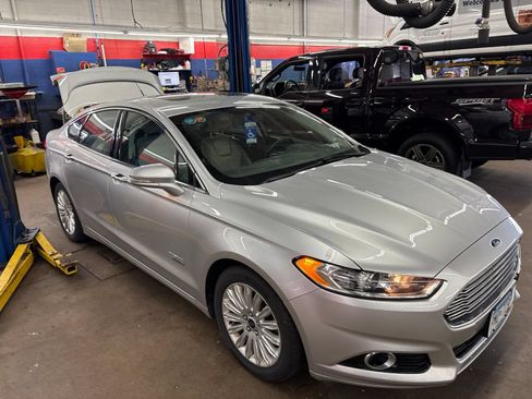 Used 2014 Ford Fusion Energi Titanium FWD image 4