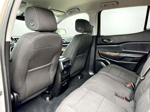 Used 2019 GMC Acadia SLE image 16