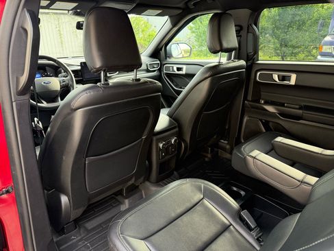 Used 2020 Ford Explorer XLT w/ Equipment Group 202A AWD/4WD image 25