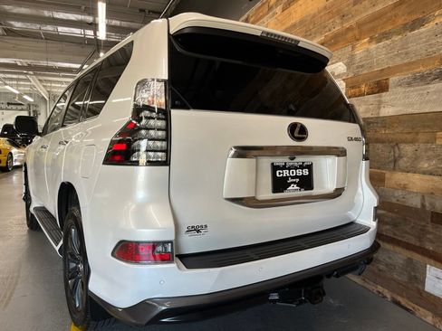 Used 2023 Lexus GX 460 Premium w/ Accessory Package AWD/4WD image 19
