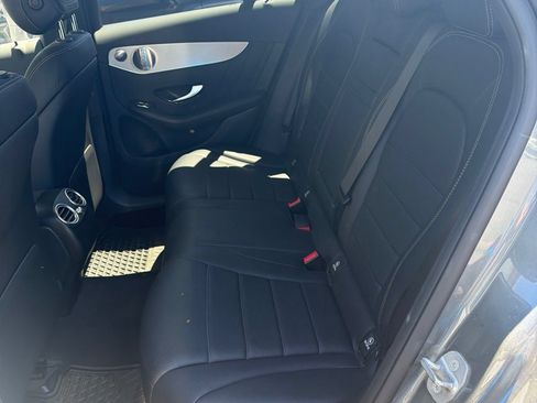 Used 2021 Mercedes-Benz GLC 300 4MATIC image 9