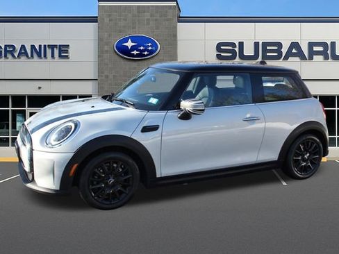 Used 2022 MINI Cooper 2-Door Hardtop w/ Premium Package image 4