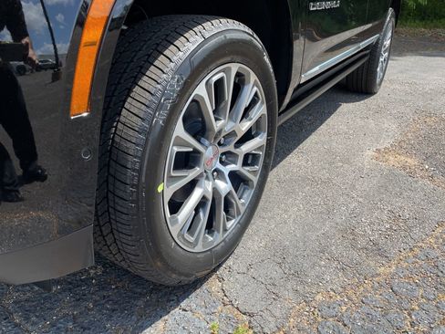 New 2026 GMC Yukon Denali w/ Denali Reserve Package AWD/4WD image 9