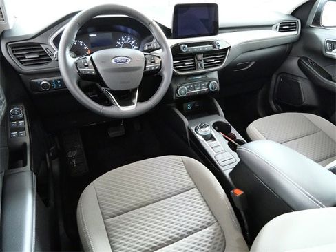 Certified 2022 Ford Escape SE w/ Cold Weather Package image 4