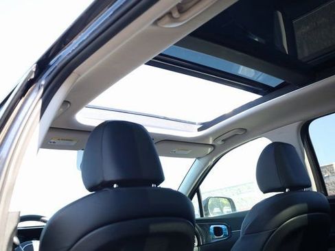 New 2025 Kia Sorento S w/ Panoramic Sunroof Package image 24