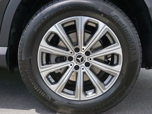 Used 2025 Mercedes-Benz GLC 300 4MATIC image 19