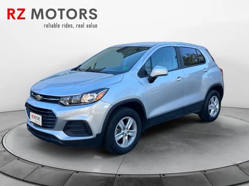 Used 2022 Chevrolet Trax LS w/ Tint and Cruise Package image 1