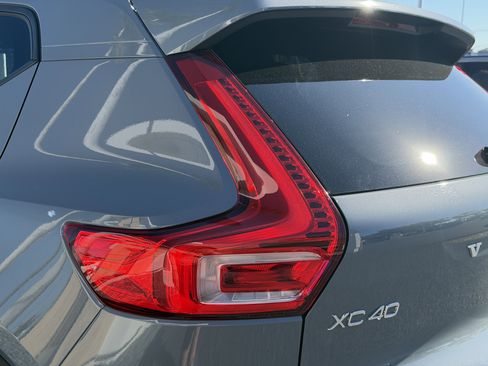 Certified 2023 Volvo XC40 B4 Core w/ Climate Package image 8