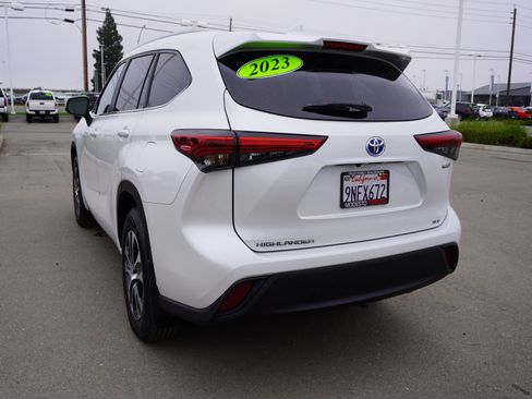 Used 2023 Toyota Highlander XLE image 9