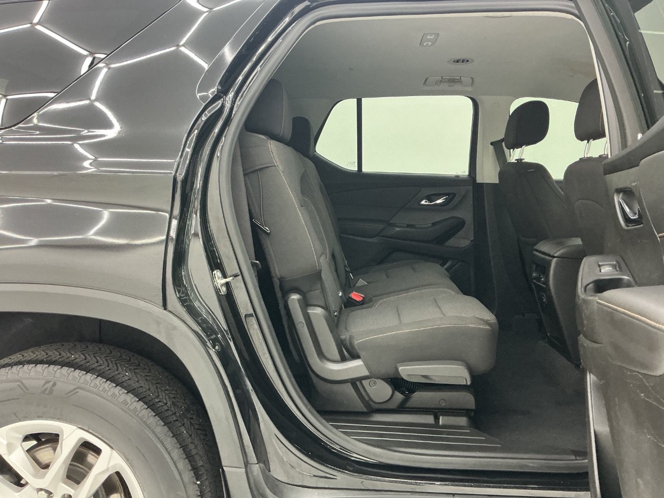 Used 2021 Chevrolet Traverse LS AWD/4WD image 20