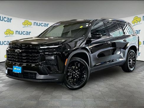 Used 2024 Chevrolet Traverse LT w/ Midnight/Sport Edition FWD image 3