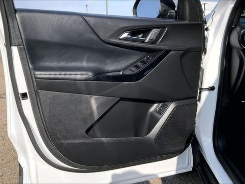 Used 2025 Chevrolet Equinox LT w/ Convenience Package II image 20