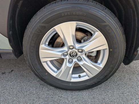 Used 2021 Toyota RAV4 XLE w/ Convenience Package AWD/4WD image 12