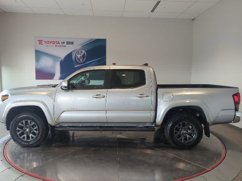 Used 2022 Toyota Tacoma SR5 AWD/4WD image 4