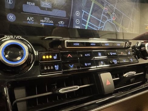 Used 2021 Toyota Highlander Platinum image 28