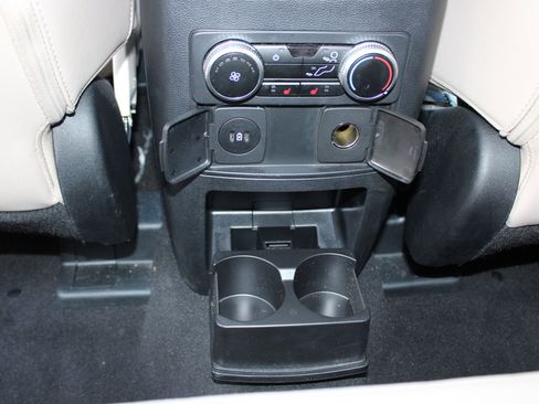 Used 2024 Ford Explorer Limited image 18