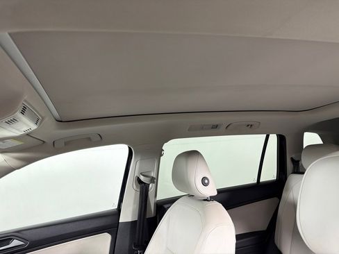 Used 2019 Volkswagen Tiguan SE w/ Panoramic Sunroof Package FWD image 13