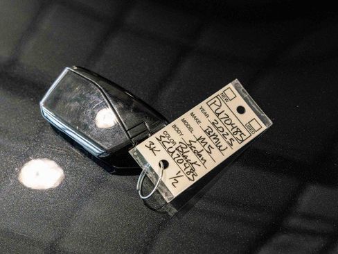 Used 2025 BMW M5 w/ Carbon Package image 24