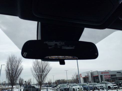 Used 2022 Toyota RAV4 SE image 27