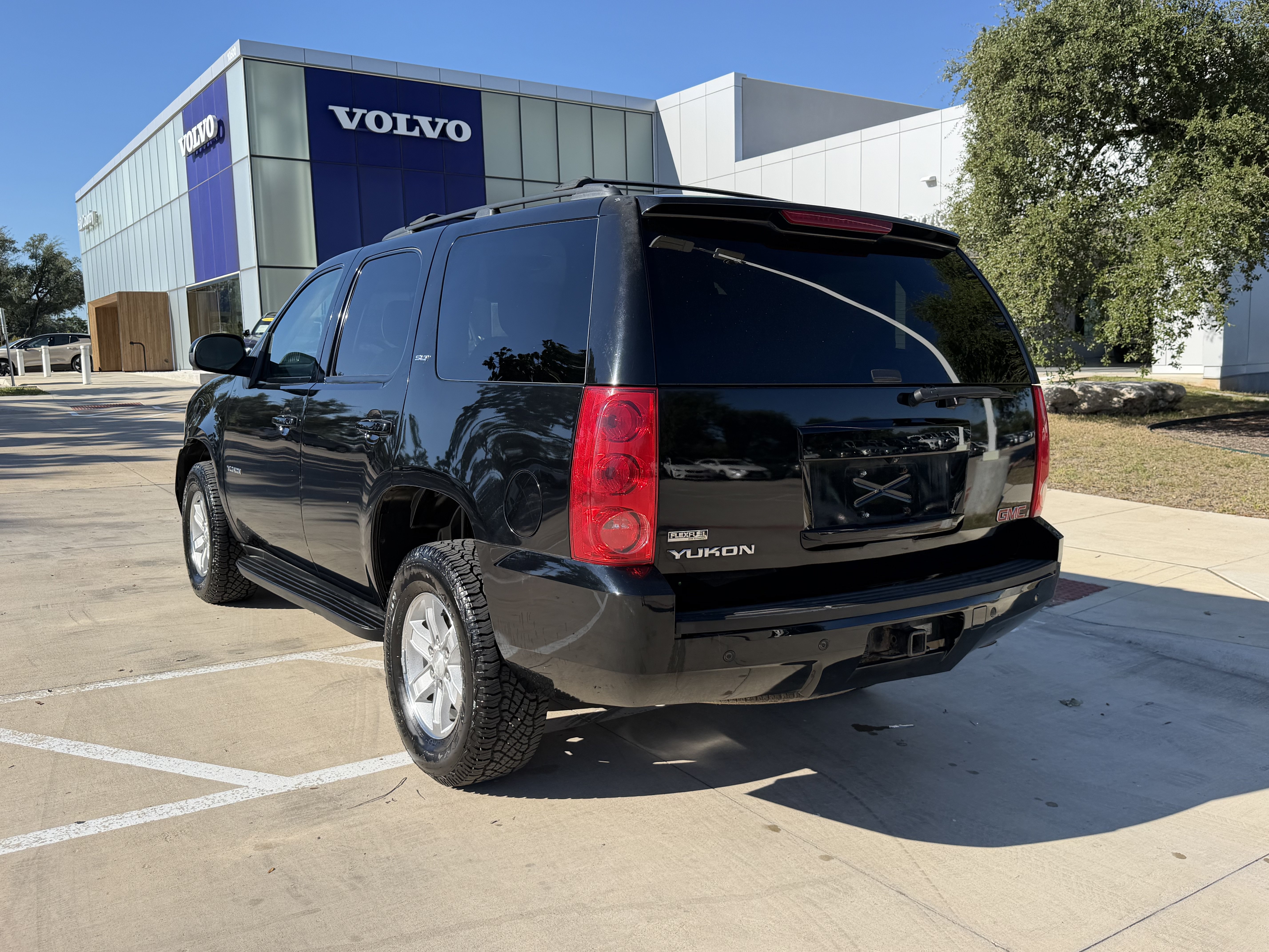 Used 2012 GMC Yukon SLT w/ SLT-2 Equipment Package AWD/4WD image 4