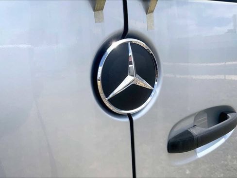 Used 2025 Mercedes-Benz Sprinter 2500 image 15