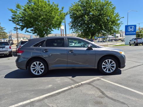 Used 2013 Toyota Venza LE AWD/4WD image 2