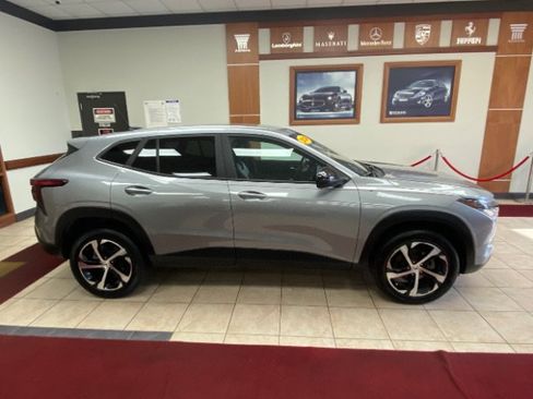 Used 2024 Chevrolet Trax RS w/ Driver Confidence Package FWD image 3